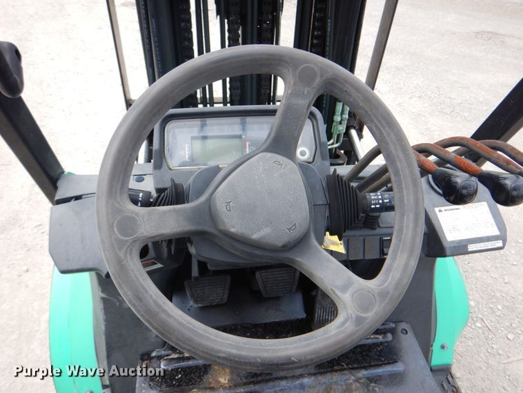 image for item HX9231 Mitsubishi FG30N  forklift