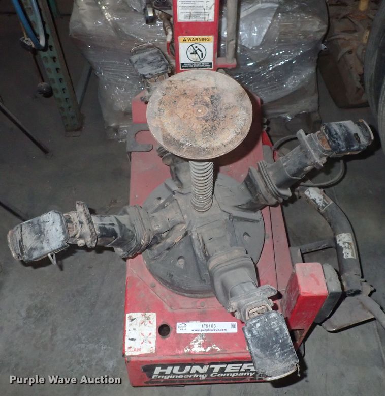 image for item IF9103 Hunter TC3250 tire machine