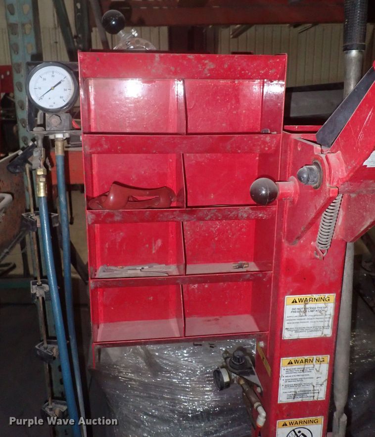 image for item IF9103 Hunter TC3250 tire machine
