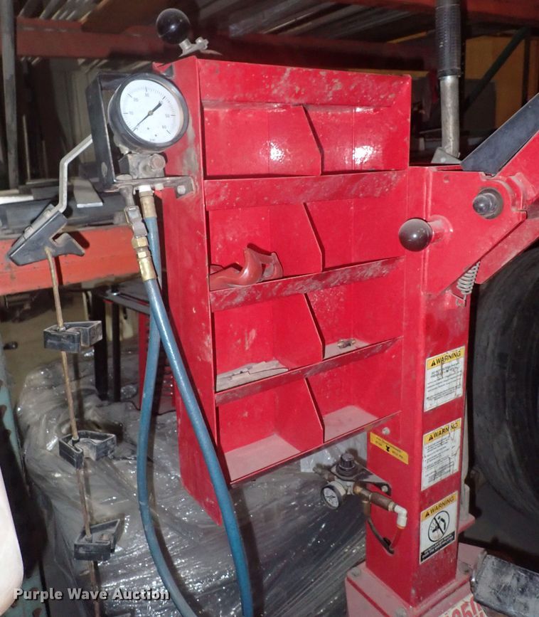 image for item IF9103 Hunter TC3250 tire machine