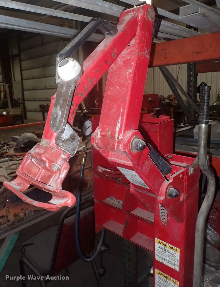 image for item IF9103 Hunter TC3250 tire machine