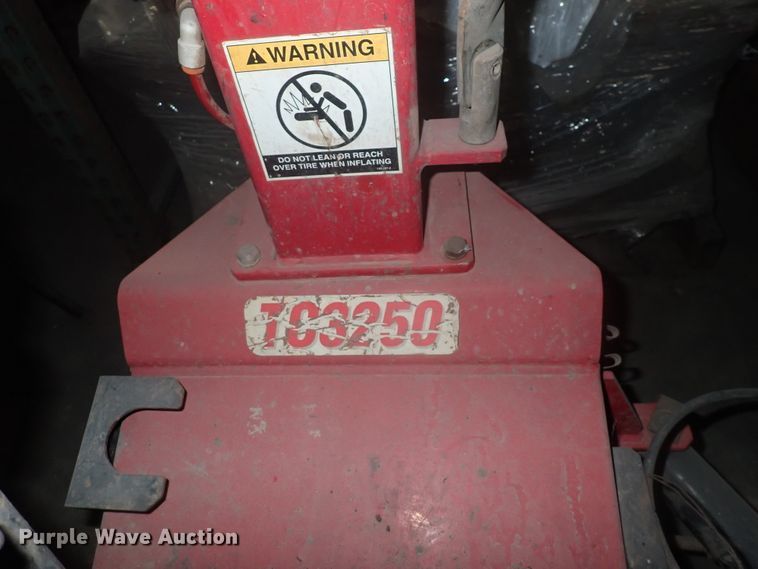 image for item IF9103 Hunter TC3250 tire machine