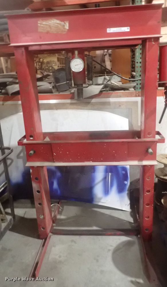 image for item IF9104 Hydraulic press