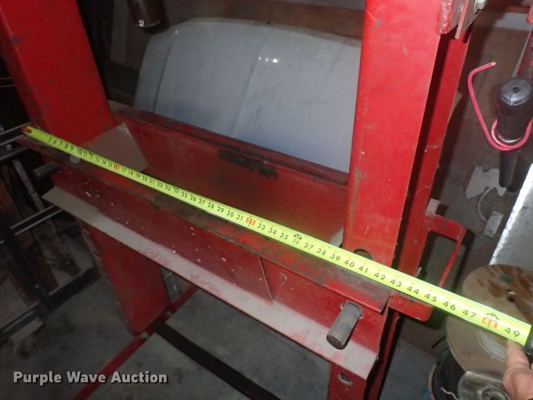 image for item IF9104 Hydraulic press