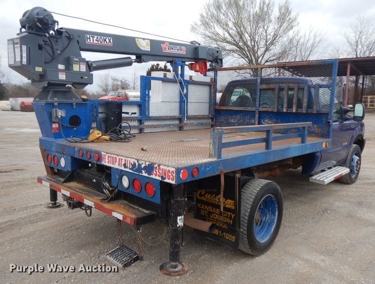 image for item II9333 2003 Ford F550  utility / service truck