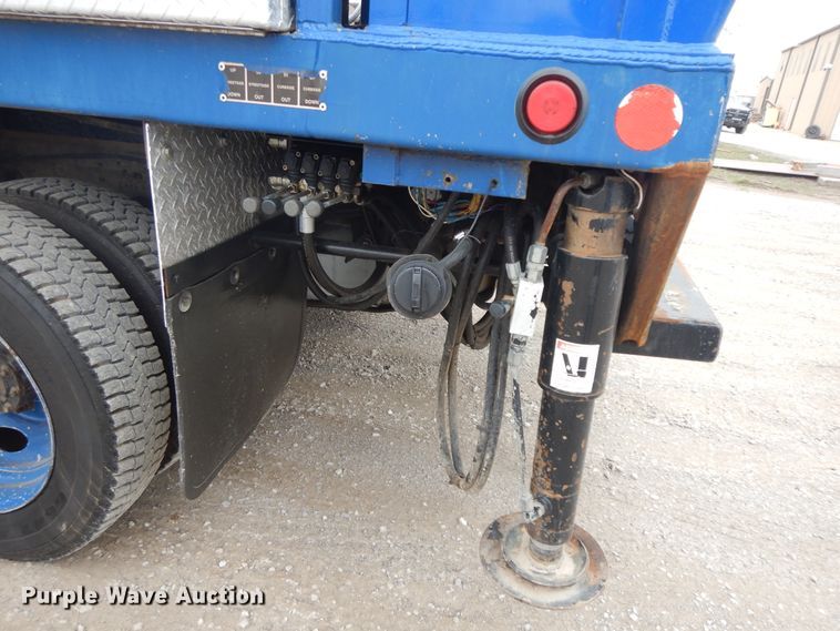 image for item II9333 2003 Ford F550  utility / service truck