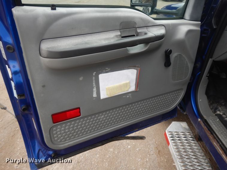 image for item II9333 2003 Ford F550  utility / service truck