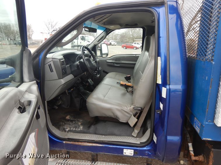 image for item II9333 2003 Ford F550  utility / service truck