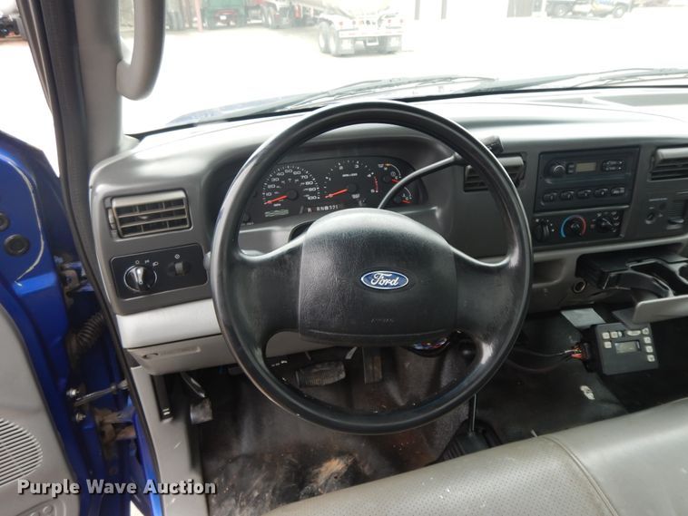 image for item II9333 2003 Ford F550  utility / service truck