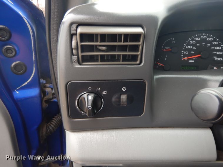 image for item II9333 2003 Ford F550  utility / service truck