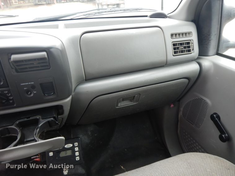 image for item II9333 2003 Ford F550  utility / service truck