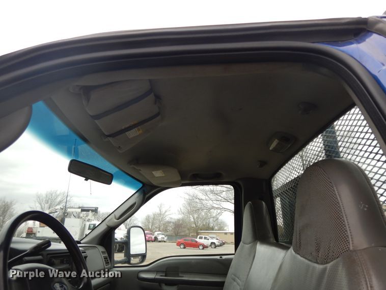 image for item II9333 2003 Ford F550  utility / service truck