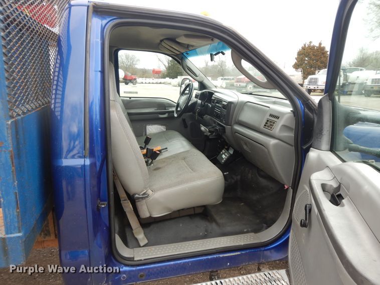 image for item II9333 2003 Ford F550  utility / service truck