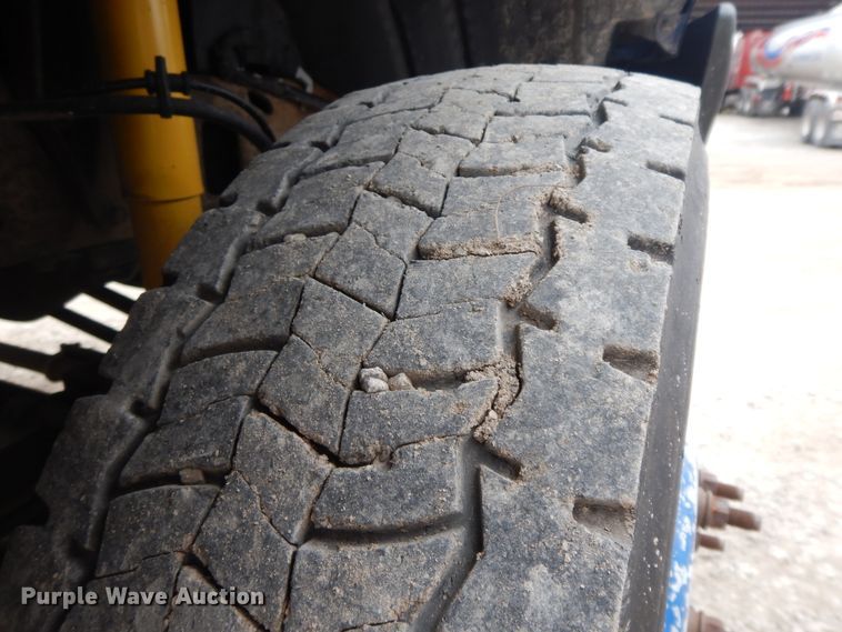 image for item II9333 2003 Ford F550  utility / service truck