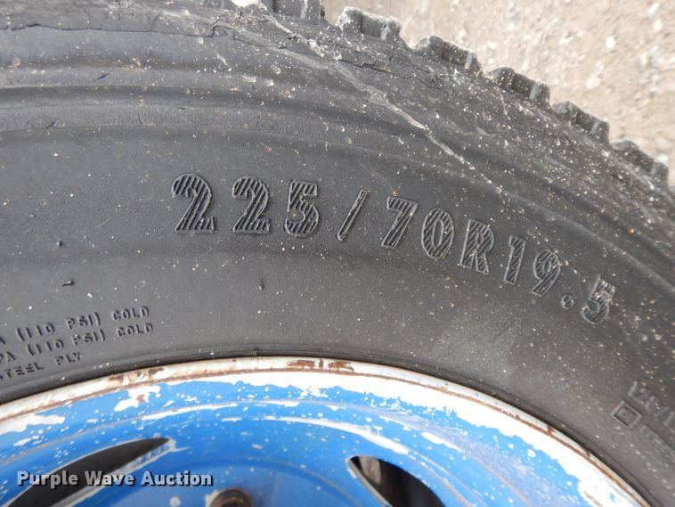 image for item II9333 2003 Ford F550  utility / service truck