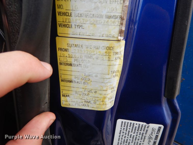 image for item II9333 2003 Ford F550  utility / service truck