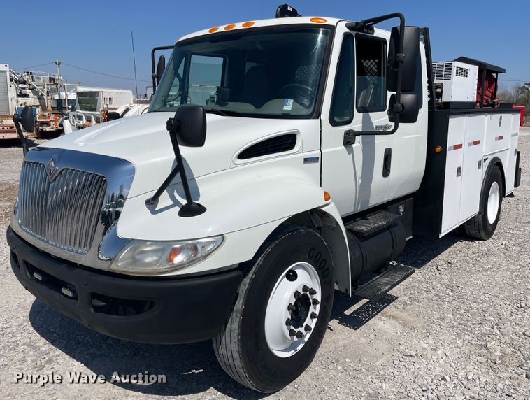 image for item II9385 2009 International DuraStar 4300  utility / service truck
