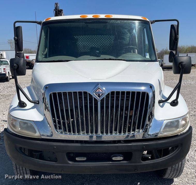 image for item II9385 2009 International DuraStar 4300  utility / service truck