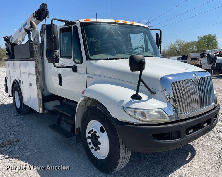 image for item II9385 2009 International DuraStar 4300  utility / service truck