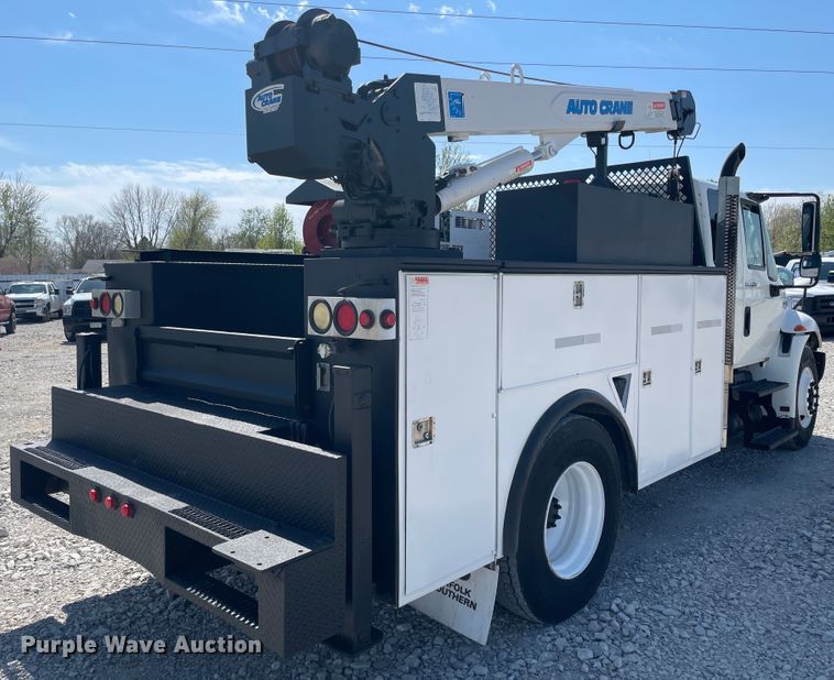 image for item II9385 2009 International DuraStar 4300  utility / service truck