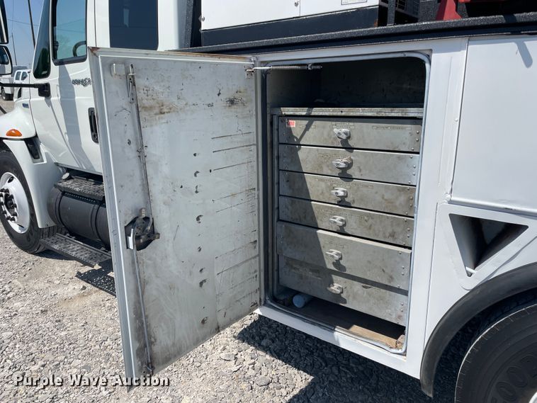 image for item II9385 2009 International DuraStar 4300  utility / service truck