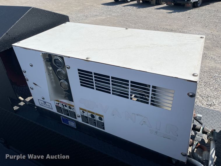 image for item II9385 2009 International DuraStar 4300  utility / service truck