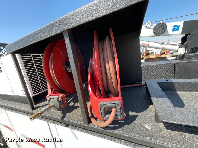 image for item II9385 2009 International DuraStar 4300  utility / service truck