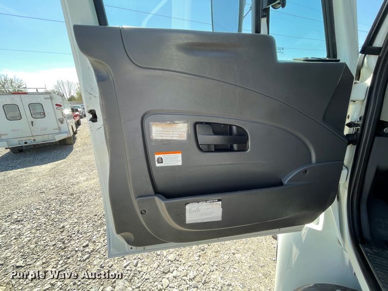 image for item II9385 2009 International DuraStar 4300  utility / service truck