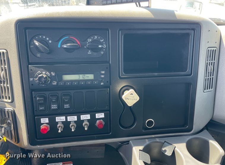 image for item II9385 2009 International DuraStar 4300  utility / service truck