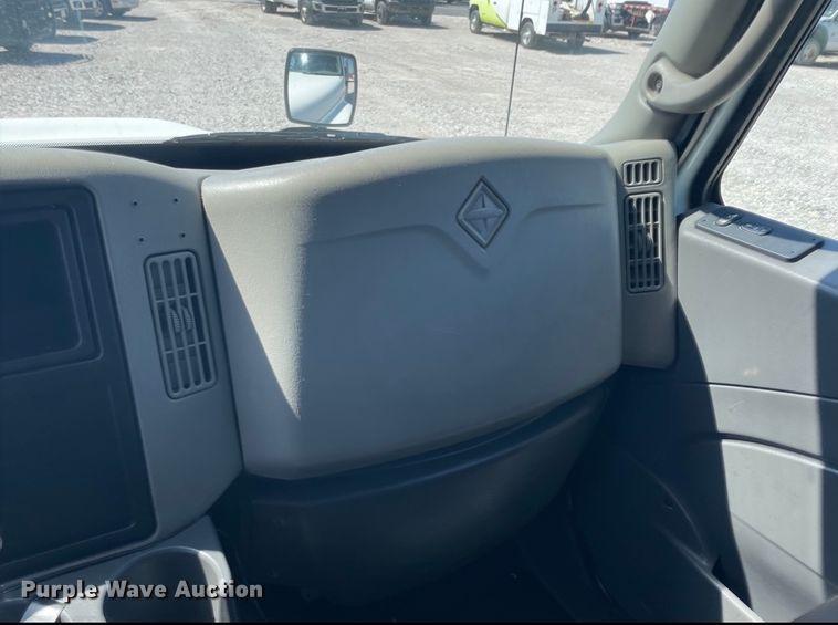 image for item II9385 2009 International DuraStar 4300  utility / service truck