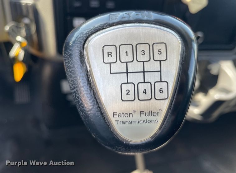 image for item II9385 2009 International DuraStar 4300  utility / service truck