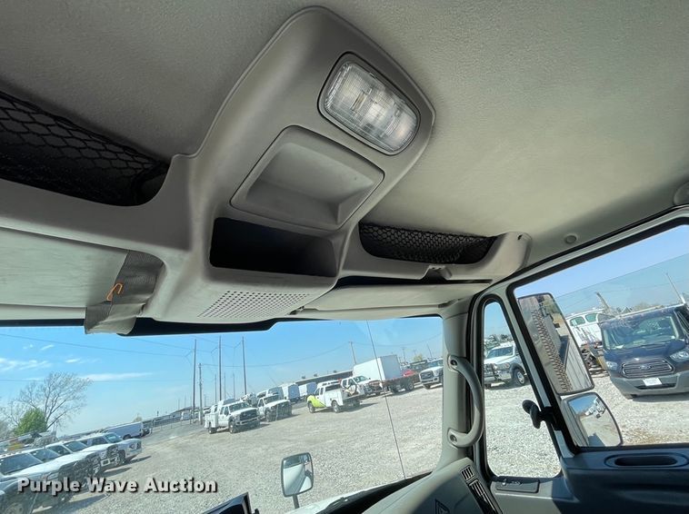 image for item II9385 2009 International DuraStar 4300  utility / service truck