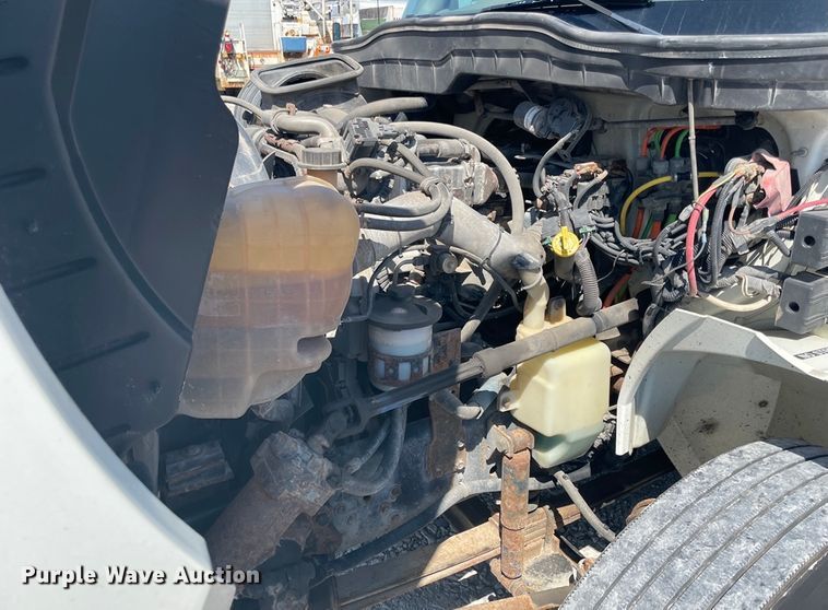 image for item II9385 2009 International DuraStar 4300  utility / service truck