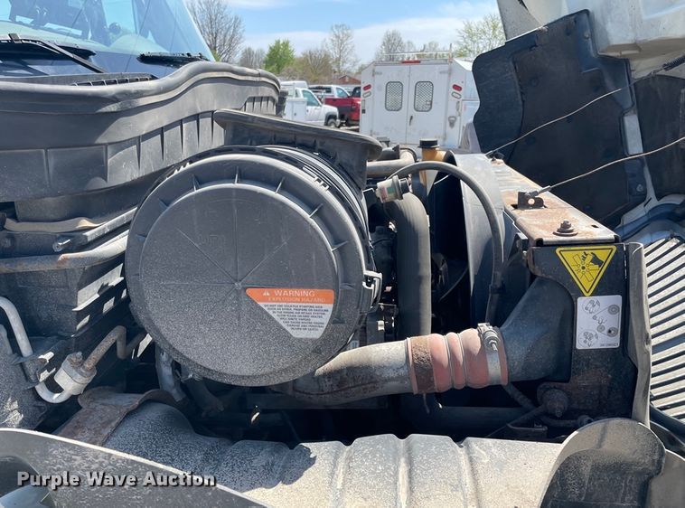 image for item II9385 2009 International DuraStar 4300  utility / service truck