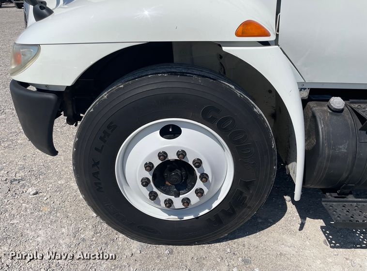 image for item II9385 2009 International DuraStar 4300  utility / service truck