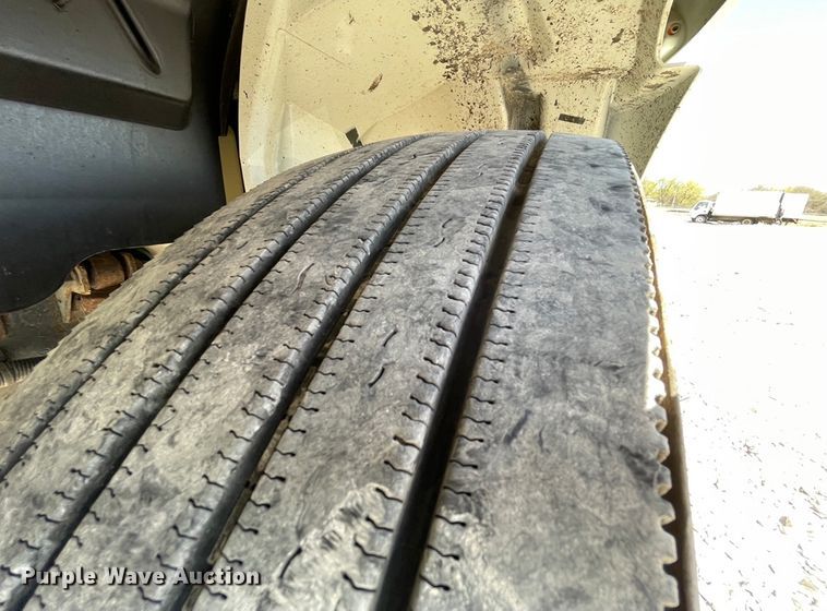 image for item II9385 2009 International DuraStar 4300  utility / service truck