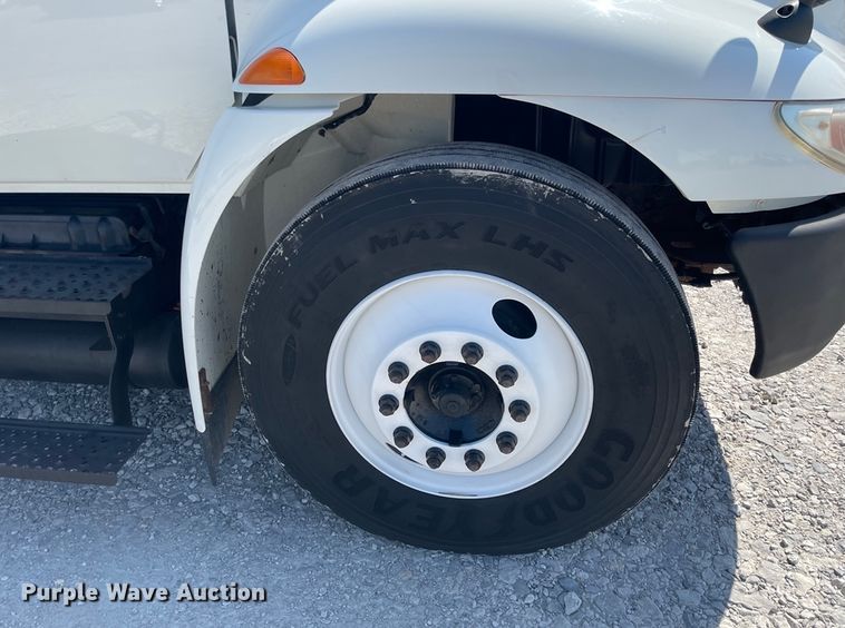 image for item II9385 2009 International DuraStar 4300  utility / service truck