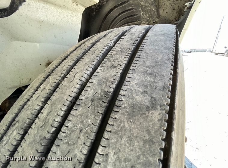 image for item II9385 2009 International DuraStar 4300  utility / service truck