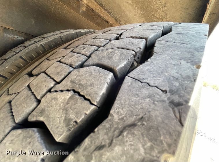 image for item II9385 2009 International DuraStar 4300  utility / service truck