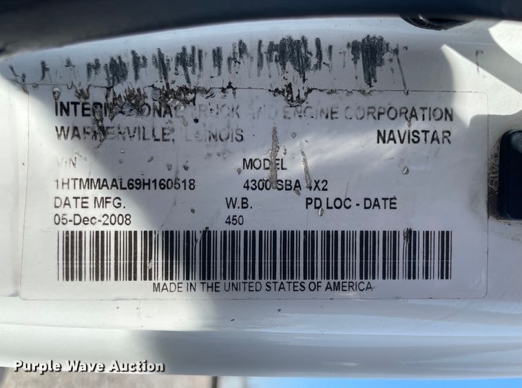 image for item II9385 2009 International DuraStar 4300  utility / service truck