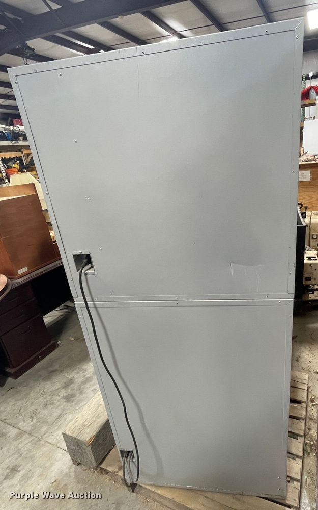 image for item II9395 Vending machine