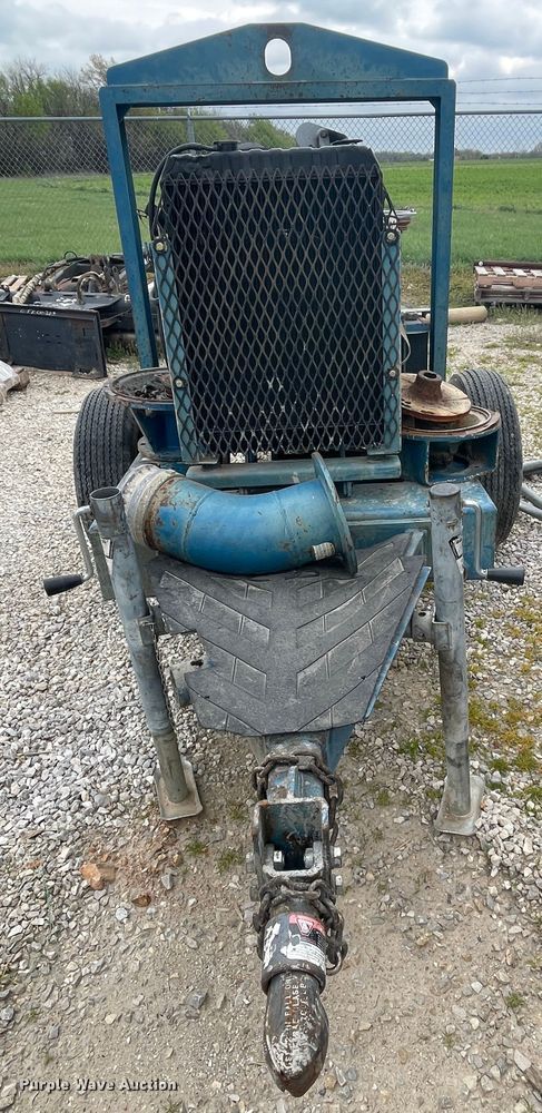 image for item II9396 2001 John Deere pump