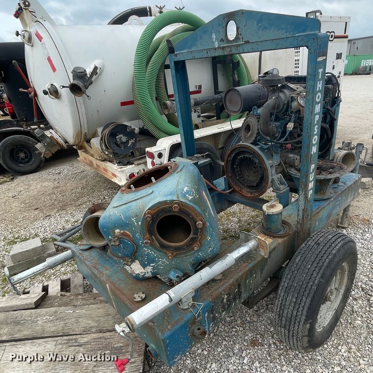 image for item II9396 2001 John Deere pump