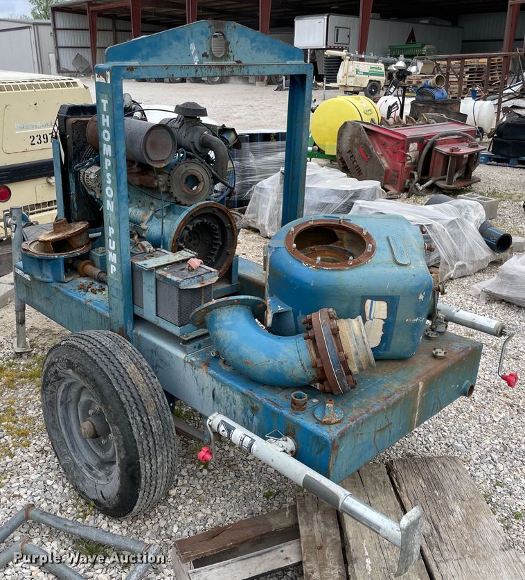 image for item II9396 2001 John Deere pump