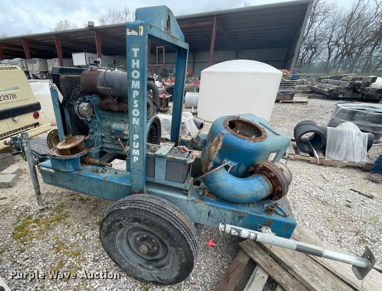 image for item II9396 2001 John Deere pump