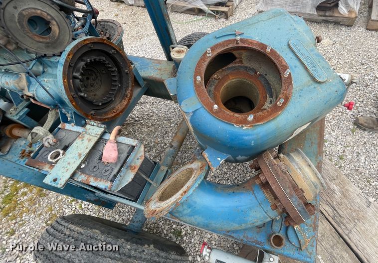 image for item II9396 2001 John Deere pump