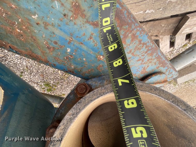 image for item II9396 2001 John Deere pump