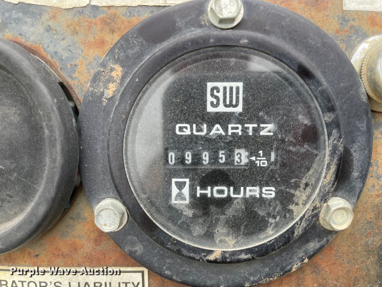 image for item II9396 2001 John Deere pump