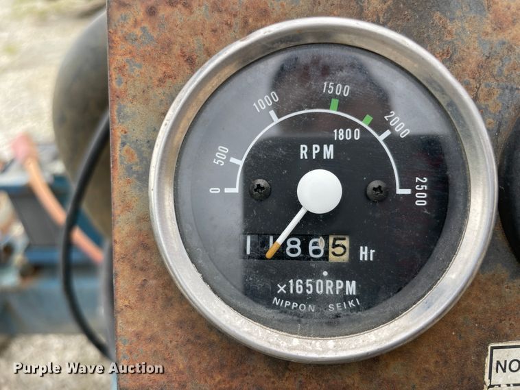 image for item II9396 2001 John Deere pump