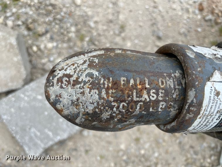 image for item II9396 2001 John Deere pump